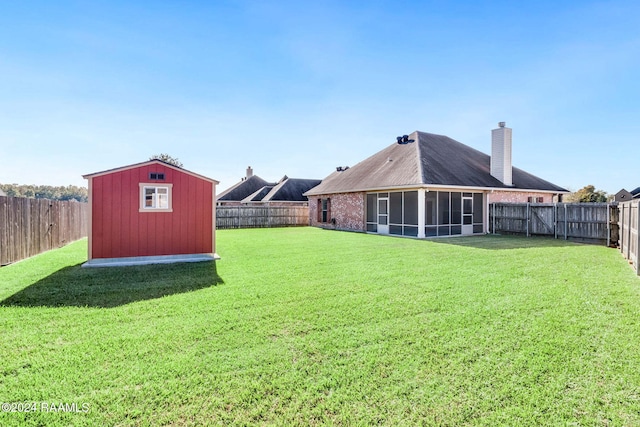 view of yard featuring a shed