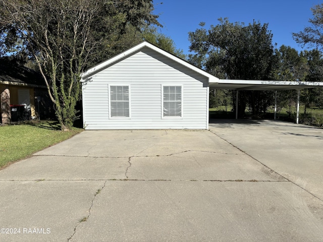 141 Hummingbird Ln, Lafayette, LA 70506 - view of front of house featuring driveway, a carport, and a front lawn