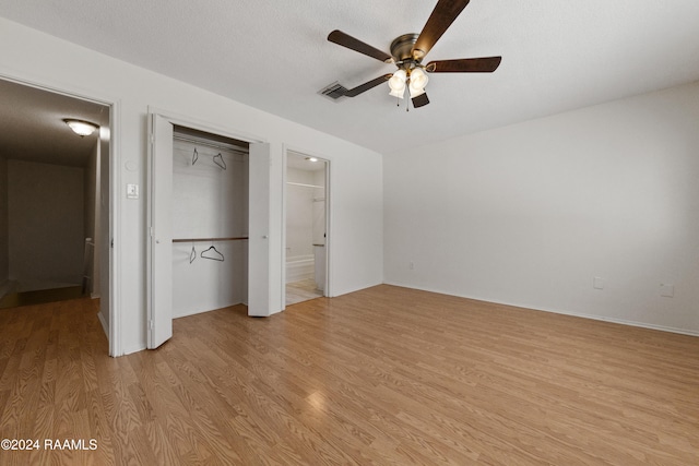 unfurnished bedroom featuring a textured ceiling, light hardwood / wood-style flooring, and ceiling fan