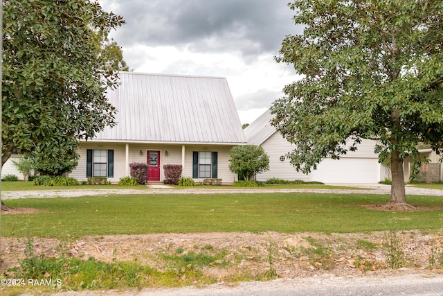 view of front of house with a front lawn