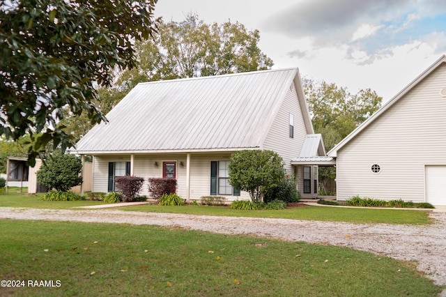 view of front of property with a front yard