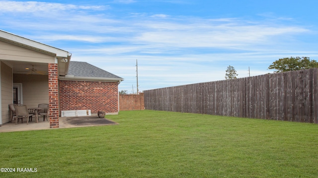 view of yard featuring a patio area