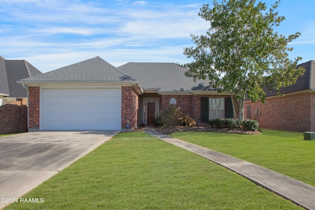 ranch-style house featuring a front lawn and a garage