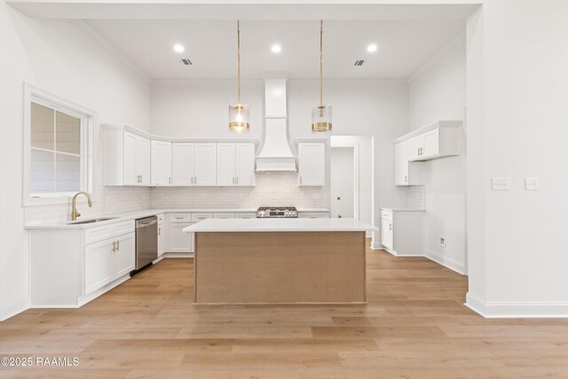 407 Sunshine Rise Dr, Broussard, LA 70518 - kitchen featuring appliances with stainless steel finishes, crown molding, tasteful backsplash, white cabinetry, and light countertops
