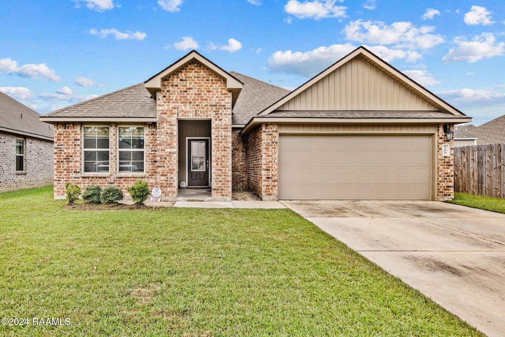 view of front of home featuring a garage and a front yard