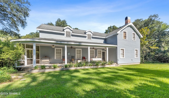 view of front of house featuring a front yard and ceiling fan