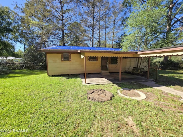 view of outbuilding with a carport and a yard