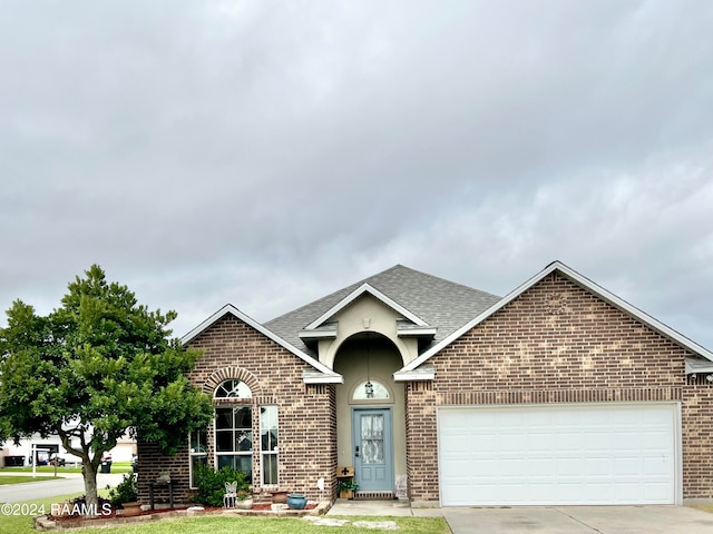 view of front facade featuring a garage