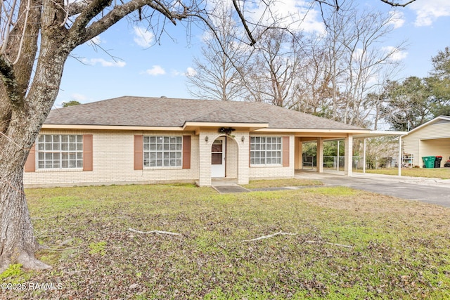 ranch-style house featuring a front lawn and a carport