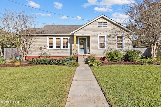 view of front facade with a front lawn