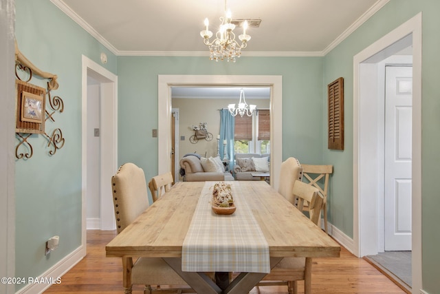 103 Brookside Dr, Lafayette, LA 70506 - dining area featuring a chandelier, light wood finished floors, and crown molding