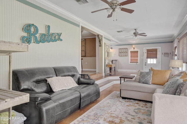 living room featuring ceiling fan, light hardwood / wood-style floors, and crown molding