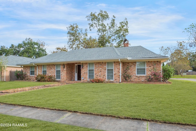 single story home featuring a front lawn