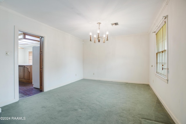 carpeted spare room with a chandelier and ornamental molding