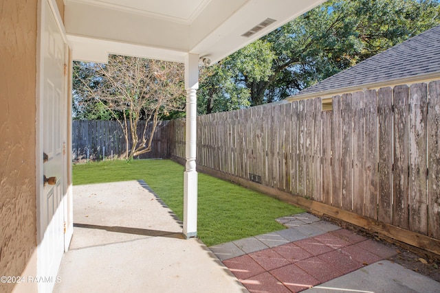 view of yard featuring a patio area