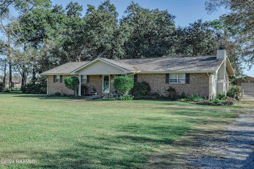 ranch-style home with a front yard