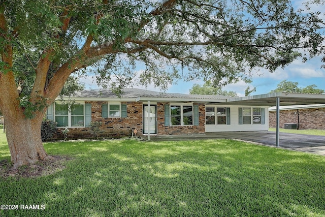 ranch-style house featuring a front yard and a carport