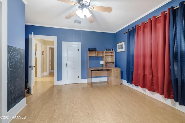 office area featuring ornamental molding, light hardwood / wood-style floors, and ceiling fan