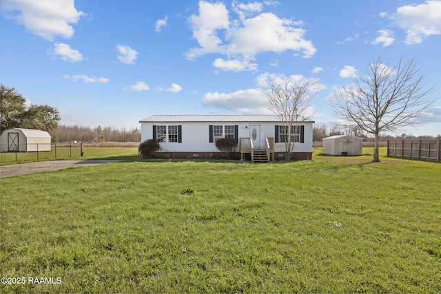 view of front of property featuring a front lawn and a storage unit