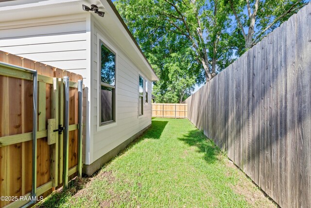 view of yard featuring a fenced backyard