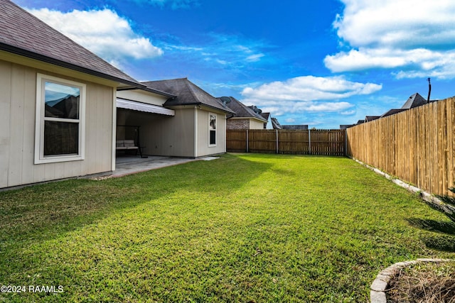 view of yard featuring a patio area