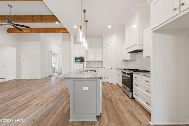 kitchen with tasteful backsplash, ceiling fan, white cabinets, stainless steel range with gas stovetop, and recessed lighting