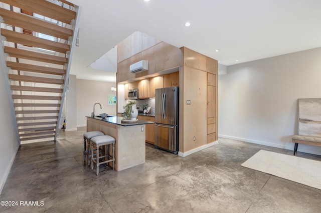 kitchen featuring stainless steel appliances, an AC wall unit, concrete floors, decorative backsplash, and a breakfast bar