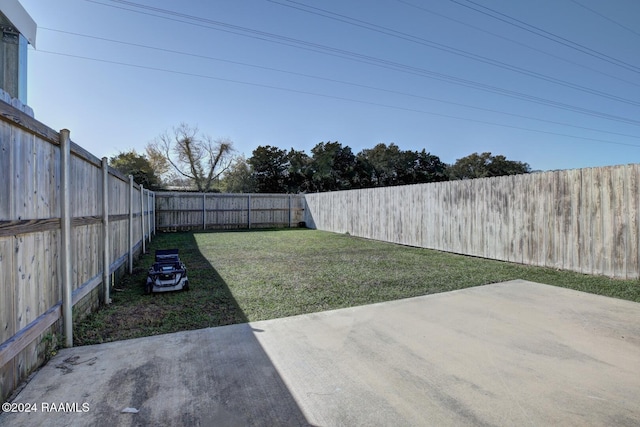 view of yard with a patio area