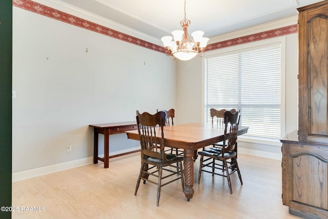 dining space with light wood-type flooring, crown molding, and a chandelier