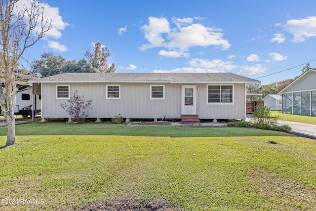 single story home featuring a front lawn