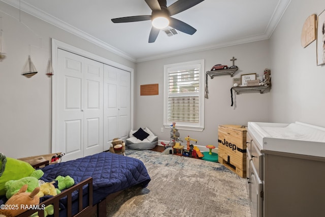 bedroom with ornamental molding, ceiling fan, and a closet