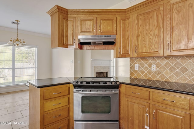 kitchen with kitchen peninsula, crown molding, stainless steel electric range, a chandelier, and light tile patterned flooring