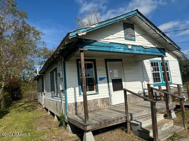 bungalow-style house featuring covered porch