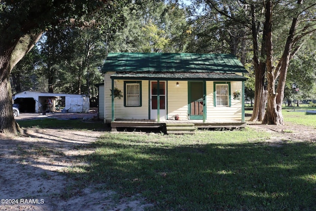 bungalow featuring a porch and a front yard