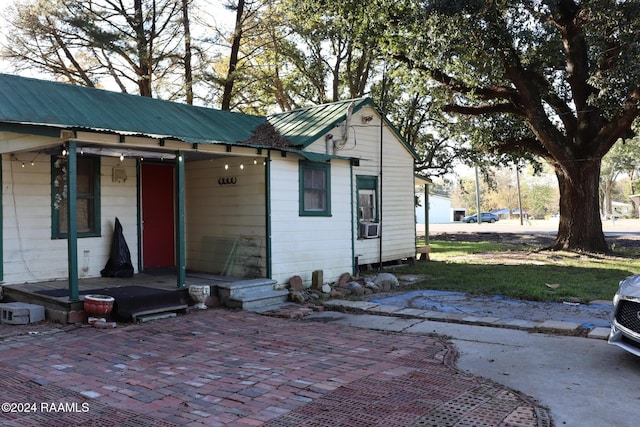 view of front of property