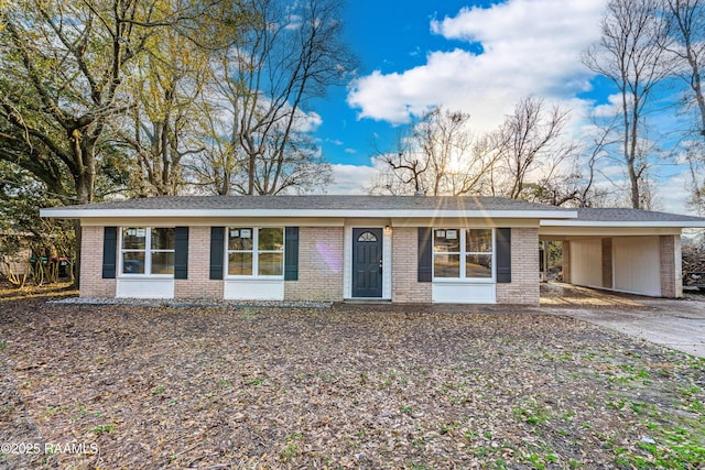 single story home with a carport