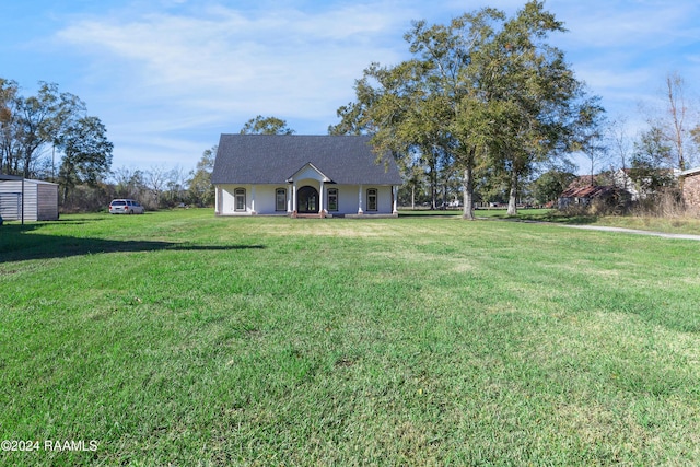 view of front of home with a front lawn