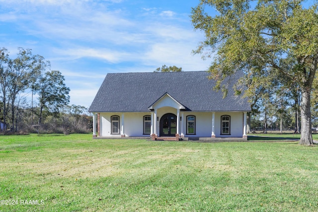 view of front of house featuring a front yard