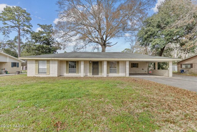 single story home featuring a carport and a front lawn