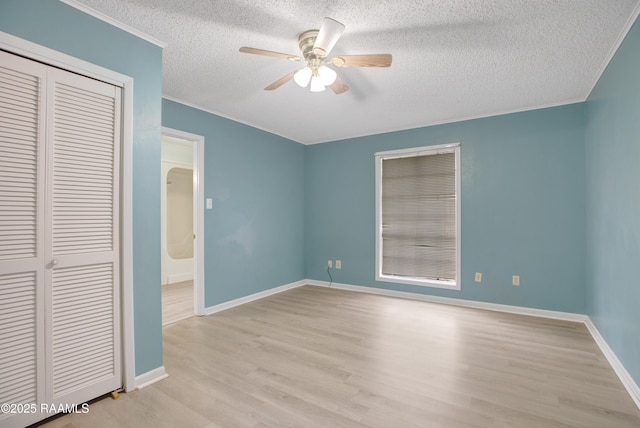 unfurnished bedroom with a textured ceiling, ceiling fan, a closet, and light hardwood / wood-style flooring