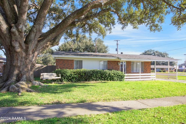 single story home with a front yard