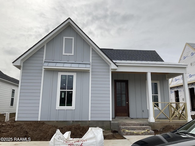 view of front of property featuring a porch