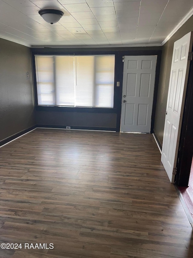 foyer entrance featuring dark hardwood / wood-style flooring and crown molding