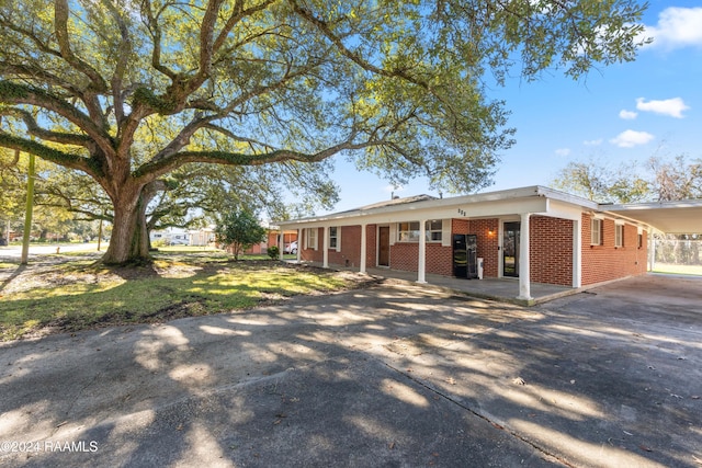 view of front of house featuring a carport