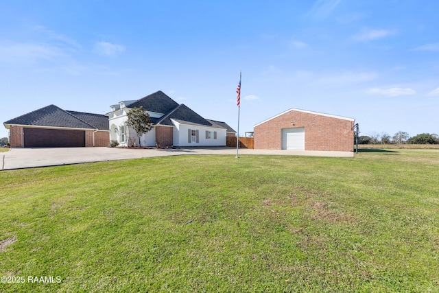 view of front of house featuring a front lawn and a garage