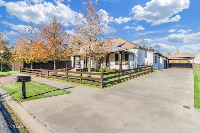 view of front of house featuring a front yard