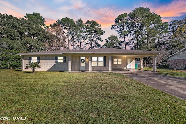 view of front of home featuring a yard and a carport