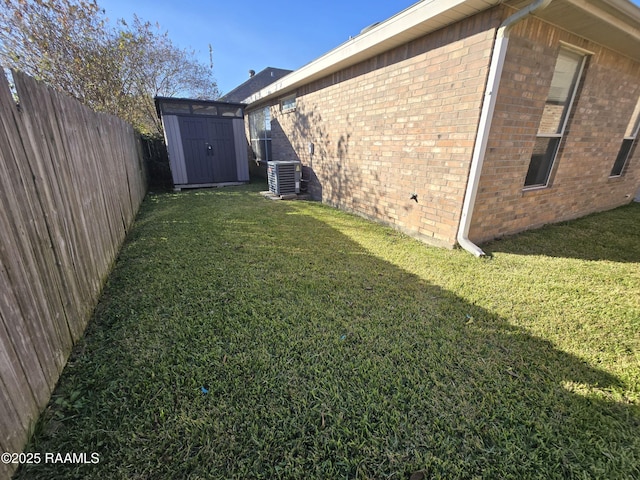 view of yard with a shed and cooling unit