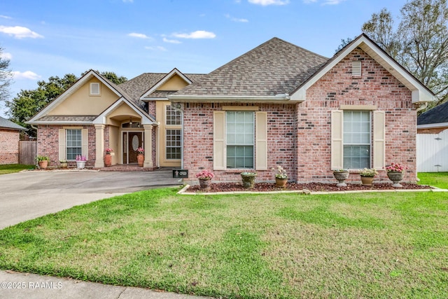 view of front of home with a front lawn