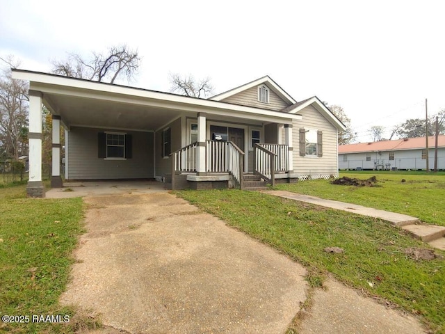 view of front of home with a front lawn and a carport